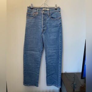Blue Levi's ribcage straight ankle jeans, size 27